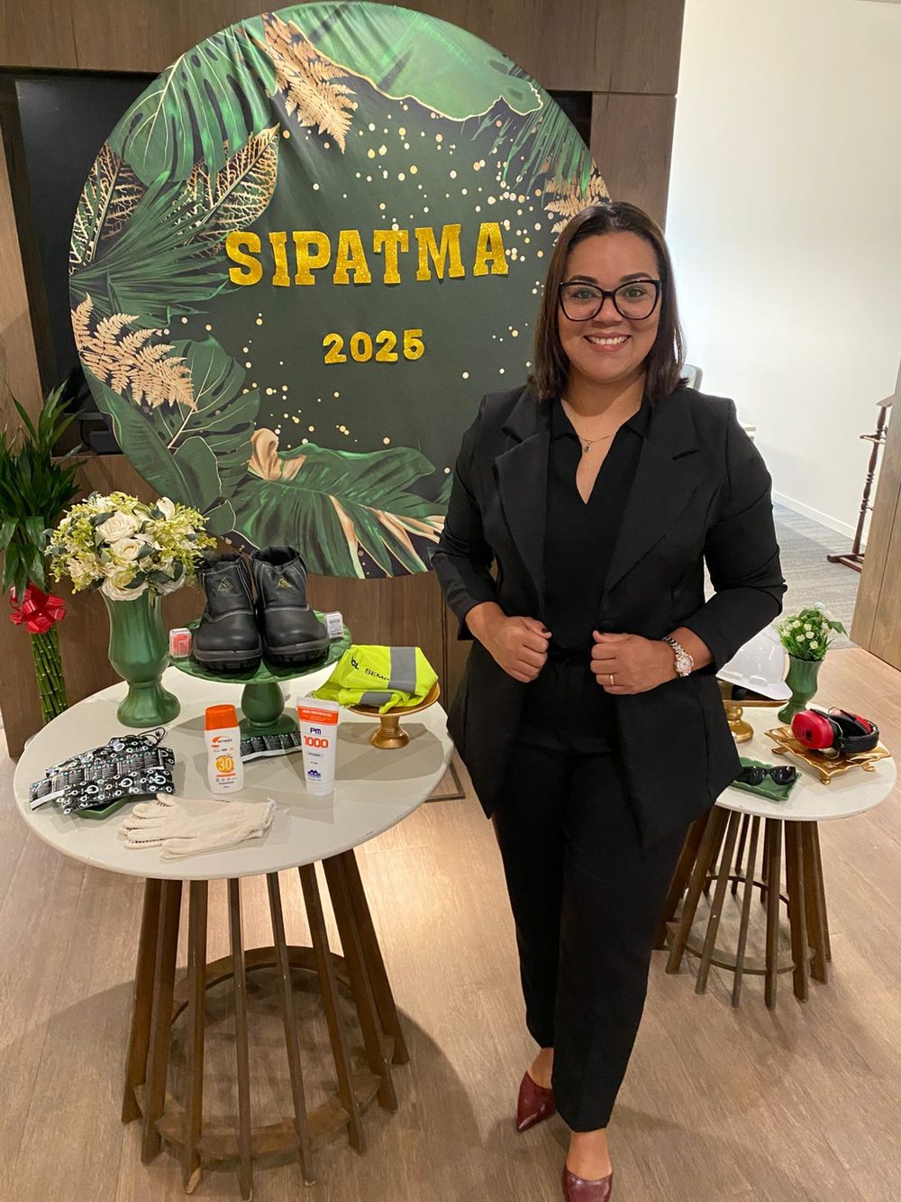 Adriana Satu em evento SIPATMA 2025 de segurança do trabalho